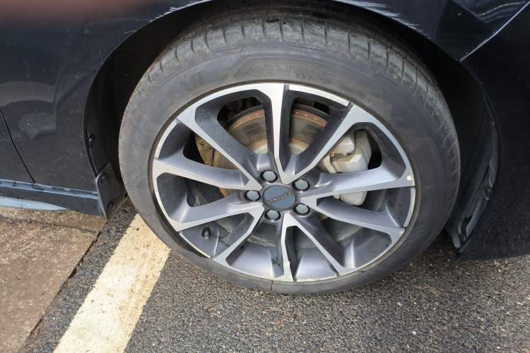 Used Lynk & Co 03 2019 2.0TD Automatic Trend Edition Right Front Wheel Hub