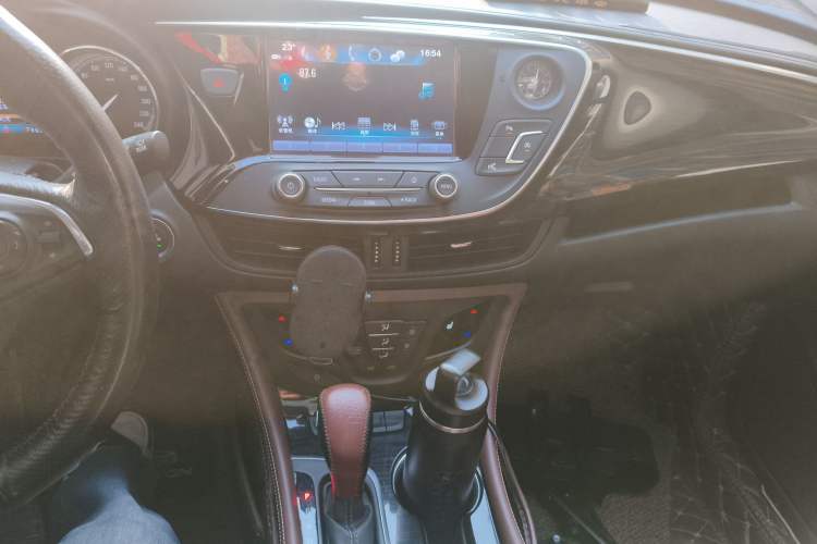 Used Buick Envision 2018 20T Two-Wheel Drive Luxury Model
