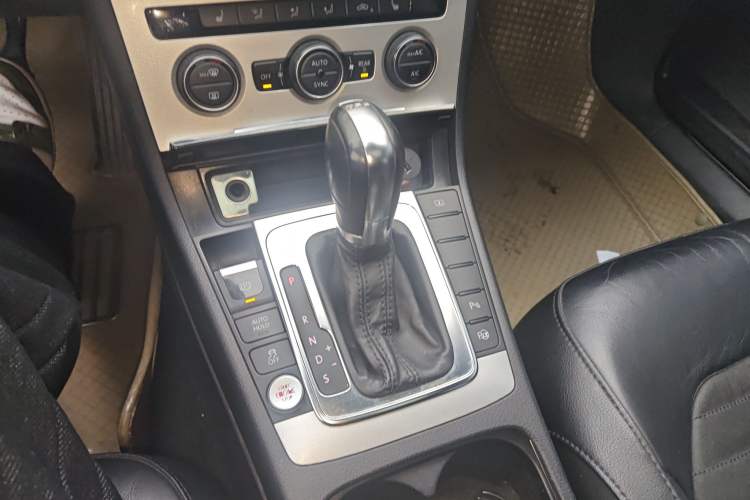 Used Volkswagen Magotan 2013 1.8TSI Prestige Model Gear Lever