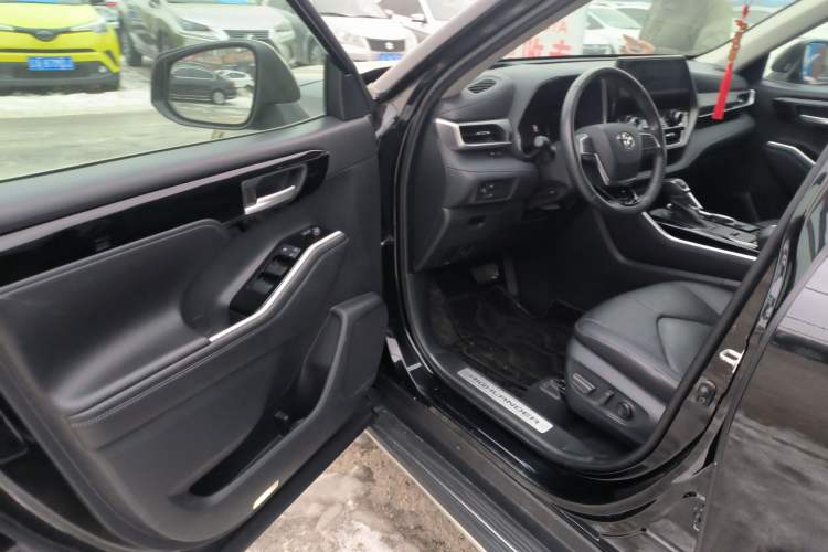 Used Toyota Highlander 2022 Dual-Engine 2.5L Four-Wheel Drive Prestige Version 7 Seats Driver Seat