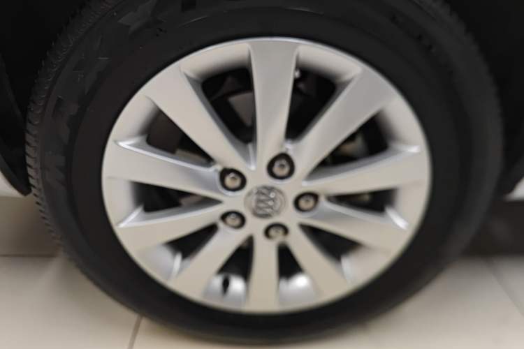 Used Buick GL8 2014 2.4L Executive Edition Exterior 5