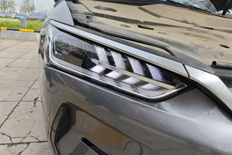 Used BYD Qin PLUS 2021 EV 500KM Luxury Model Right Front Headlight