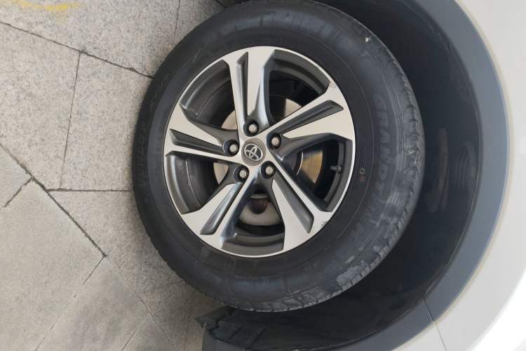 Used Toyota RAV4 2015 2.0L CVT Two-Wheel Drive Fashion Edition
