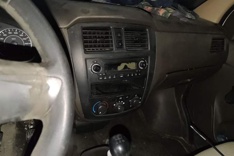 Used Wuling Rongguang 2014 1.2L S Base Model Audio And AC Panel