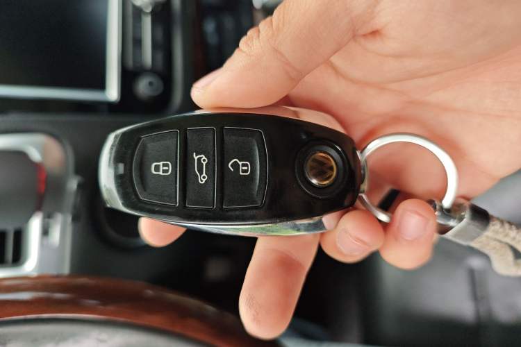 Used Volkswagen Touareg 2011 3.0 TSI Comfort Version Vehicle Key