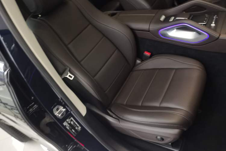 Used Mercedes-Benz GLE 2022 Refreshed GLE 450 4MATIC Luxury Edition Right Front Seat