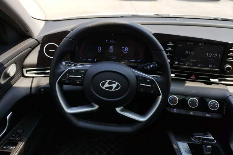 Used Hyundai Elantra 2023 1.5L CVT GLX Elite Edition Steering Wheel