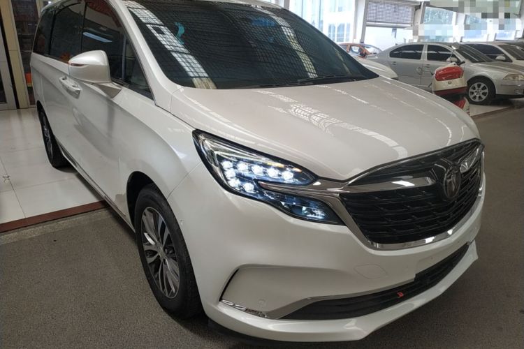 Used Buick GL8 2022 ES Landtrek 653T Luxury Edition Front Right 45 Deg