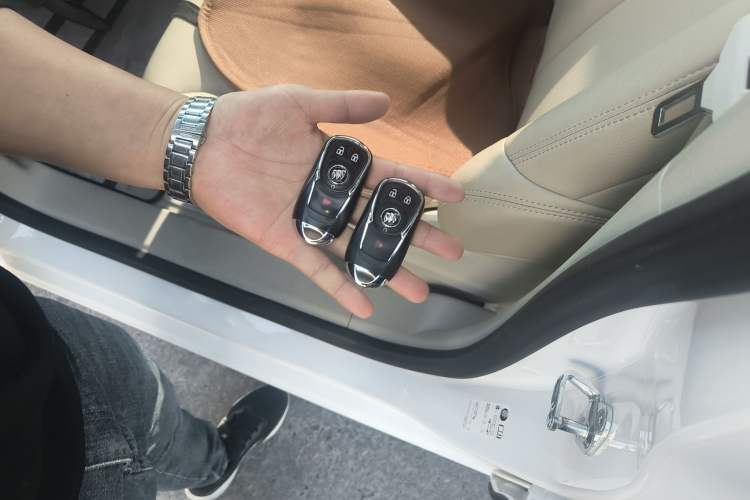 Used Buick GL8 2021 Land Cruiser Executive Class 652T Comfort Model