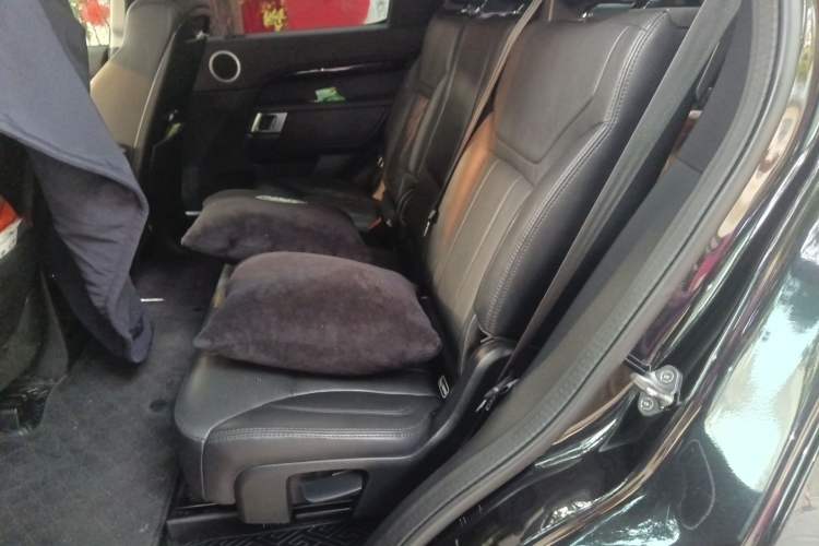 Used Land Rover Discovery 2020 2.0T SE Left Rear Seat