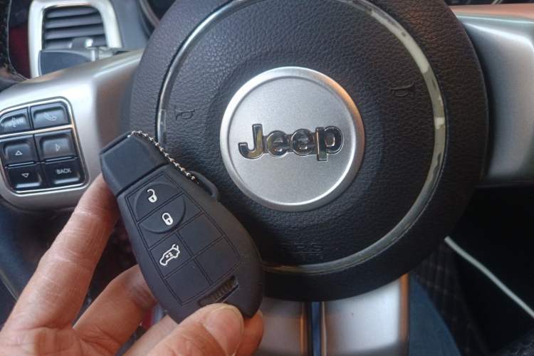 Used Jeep Grand Cherokee 2011 3.6L Flagship Navigation Edition