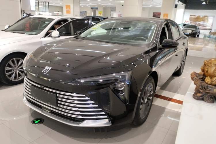 Used Buick LaCrosse 2025 28T Platinum Edition