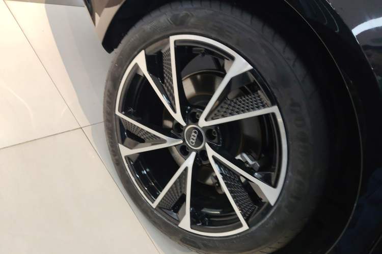 Used Audi A7L 2024 45TFSI S-line Dream-Building Edition Flow Crystal Package
