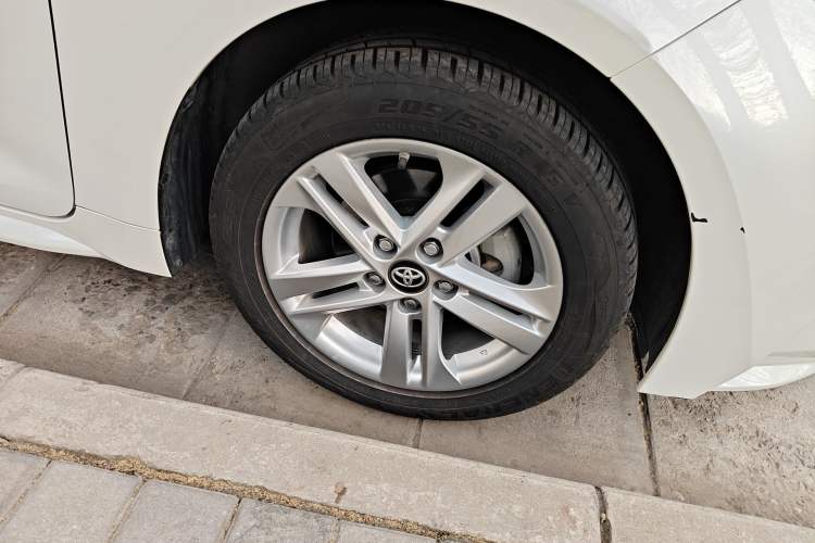 Used Toyota Levin 2019 Dual-Engine 1.8H E-CVT Luxury Edition China VI Standard
