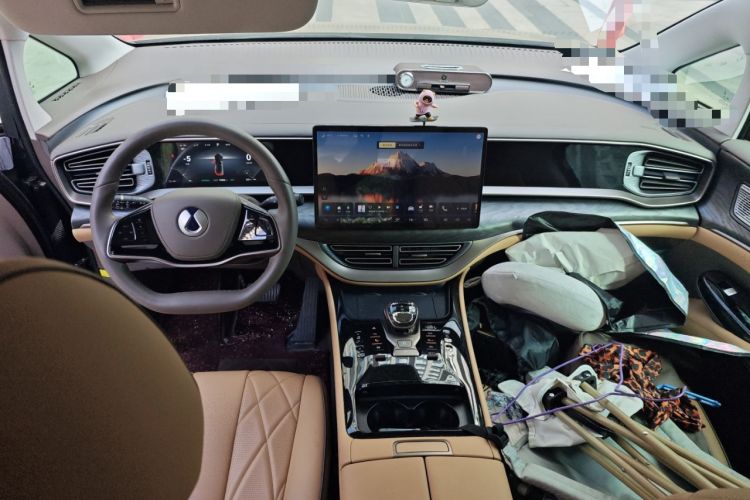 Used Denza D9 2023 DM-i 945 Business Edition
