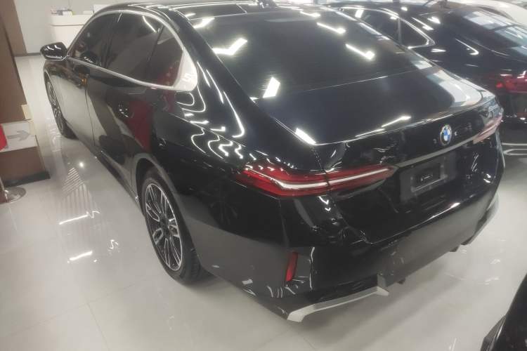 Used BMW 5 Series 2024 525Li M Sport Package