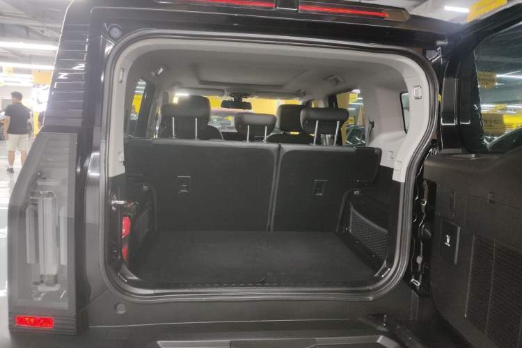 Used JETOUR Traveler 2023 1.5T Two-Wheel Drive Discovery PRO Trunk