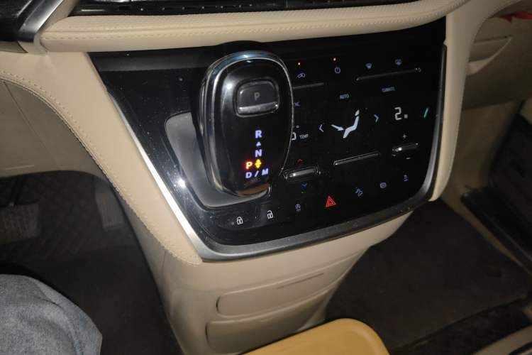 Used Buick GL8 2022 ES Landtrek 653T Luxury Edition Gear Lever