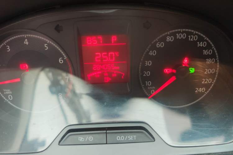 Used Volkswagen Jetta 2017 1.5L Automatic Fashion Model Odometer Close Up