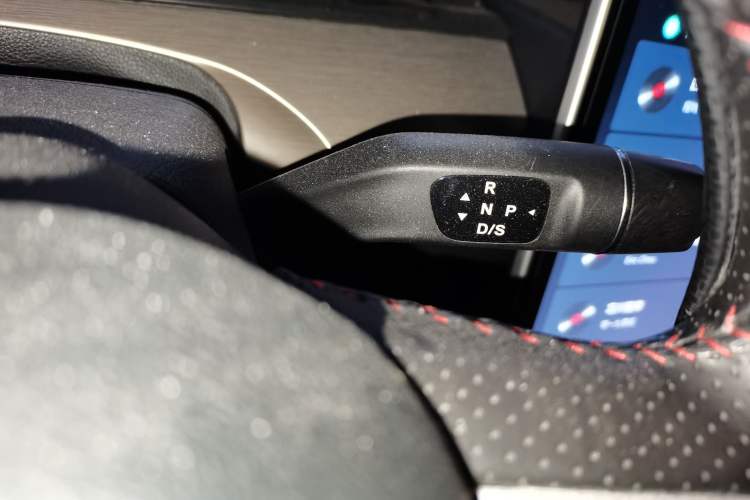 Used NETA V 2021 Long-Range Entertainment Edition Upgrade Model Gear Lever