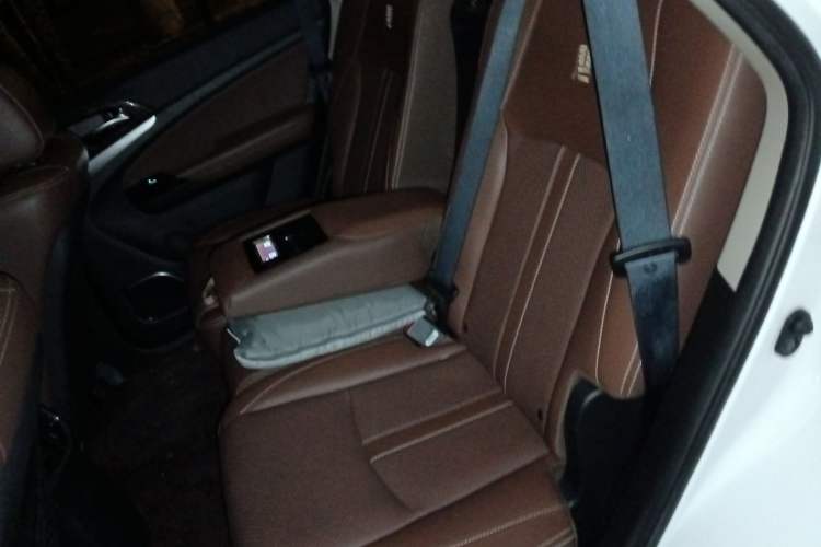 Used BYD Tang New Energy 2015 2.0T Four-Wheel-Drive Flagship Model
