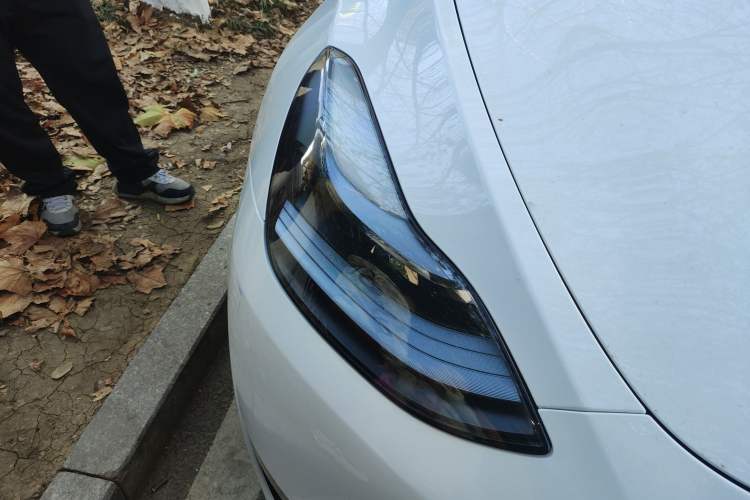 Used Tesla Model Y 2024 Long-Range All-Wheel-Drive Version Right Front Headlight