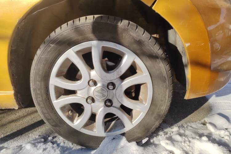 Used Suzuki Alto 2012 1.0L Manual Utility Version Right Front Wheel Hub