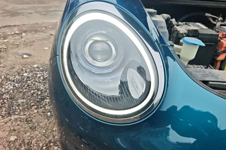 Used ORA Good Cat 2021 400km Standard Range Venus Edition Lithium-Ion Battery Right Front Headlight