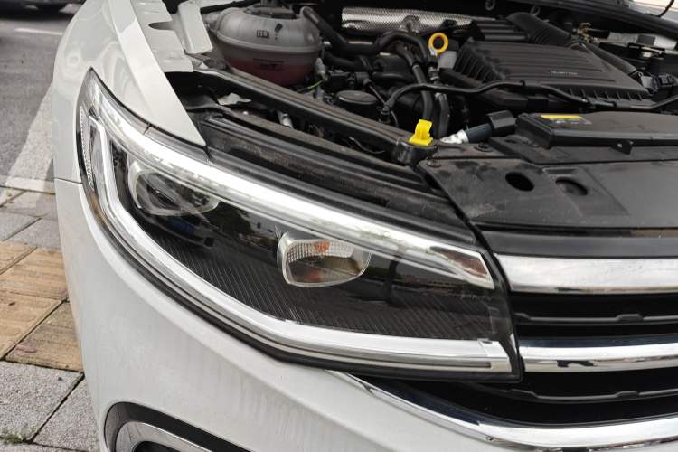 Used Volkswagen Bora 2024 200TSI DSG EnjoyDrive PRO Edition Right Front Headlight