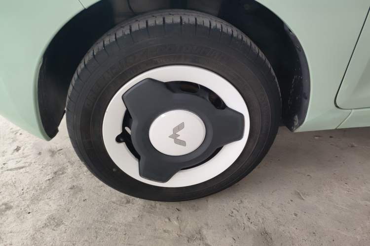 Used Wuling Hongguang MINIEV 2021 Macaron Fashion Model Lithium Iron Phosphate Left Front Wheel Hub