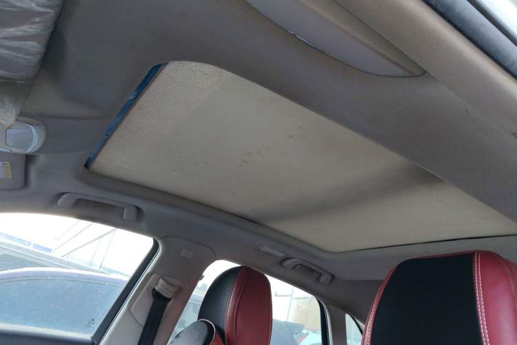 Used Zotye SR7 2016 1.5T Manual Cube Heart Edition China IV Standard
