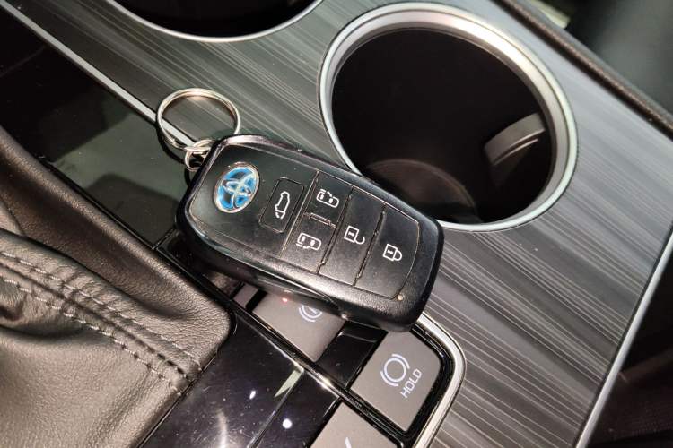 Used Toyota SIENNA 2021 2.5L Hybrid Premium Edition Vehicle Key