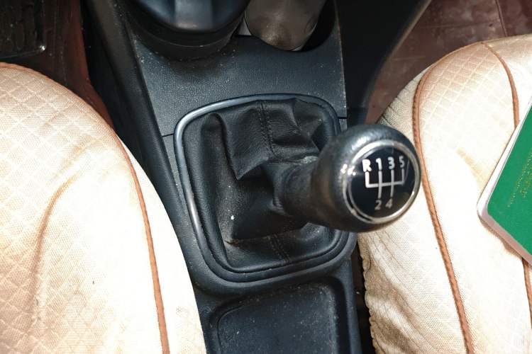 Used Volkswagen Polo 2013 1.4L Manual Comfort Edition Gear Lever
