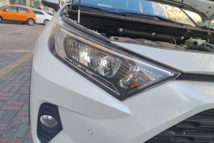 Used Toyota RAV4 2021 Dual-Engine 2.5L E-CVT Two-Wheel Drive Elite Edition
