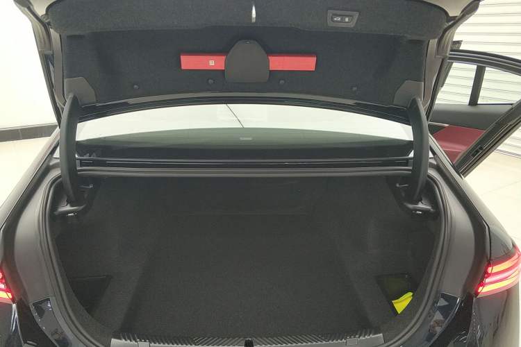 Used BMW 5 Series 2025 530Li Luxury Edition M Sport Package Trunk