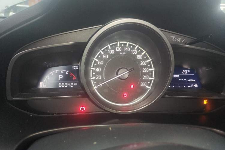 Used Mazda 3 Axela 2017 Hatchback 2.0L Automatic Luxury Model Emission Standard China V