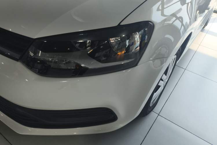 Used Volkswagen Polo 2016 1.4L Manual Fashion Model