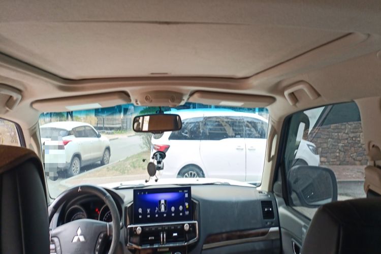 Used Mitsubishi Pajero Sport  Headliner