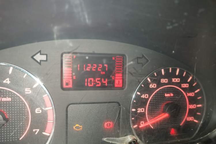 Used Wuling Rongguang V 2016 1.5L Practical Version Odometer Close Up