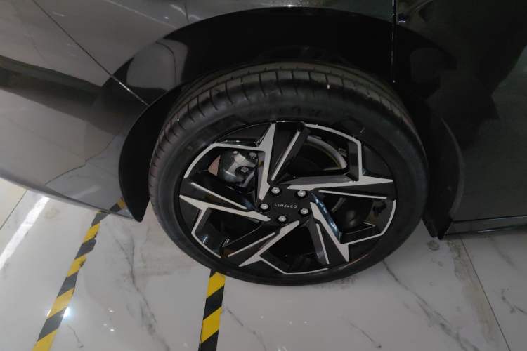 Used Lynk & Co 07 2024 EM-P 126 Long-Range Halo