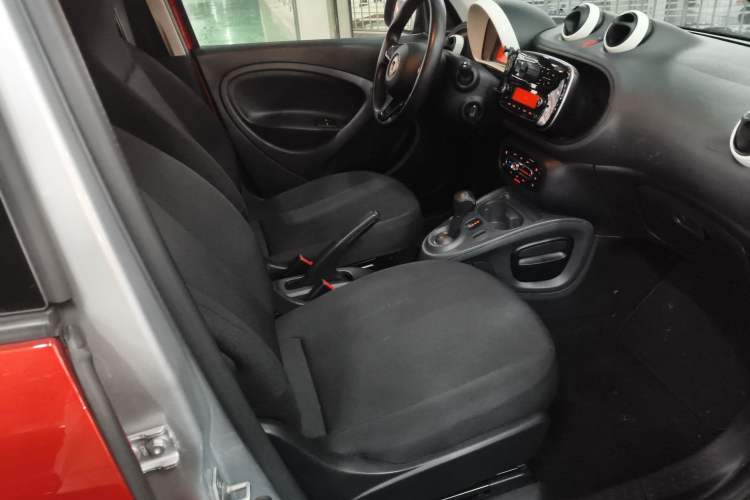 Used smart forfour 2018 1.0L 52 kW Dynamic Edition
