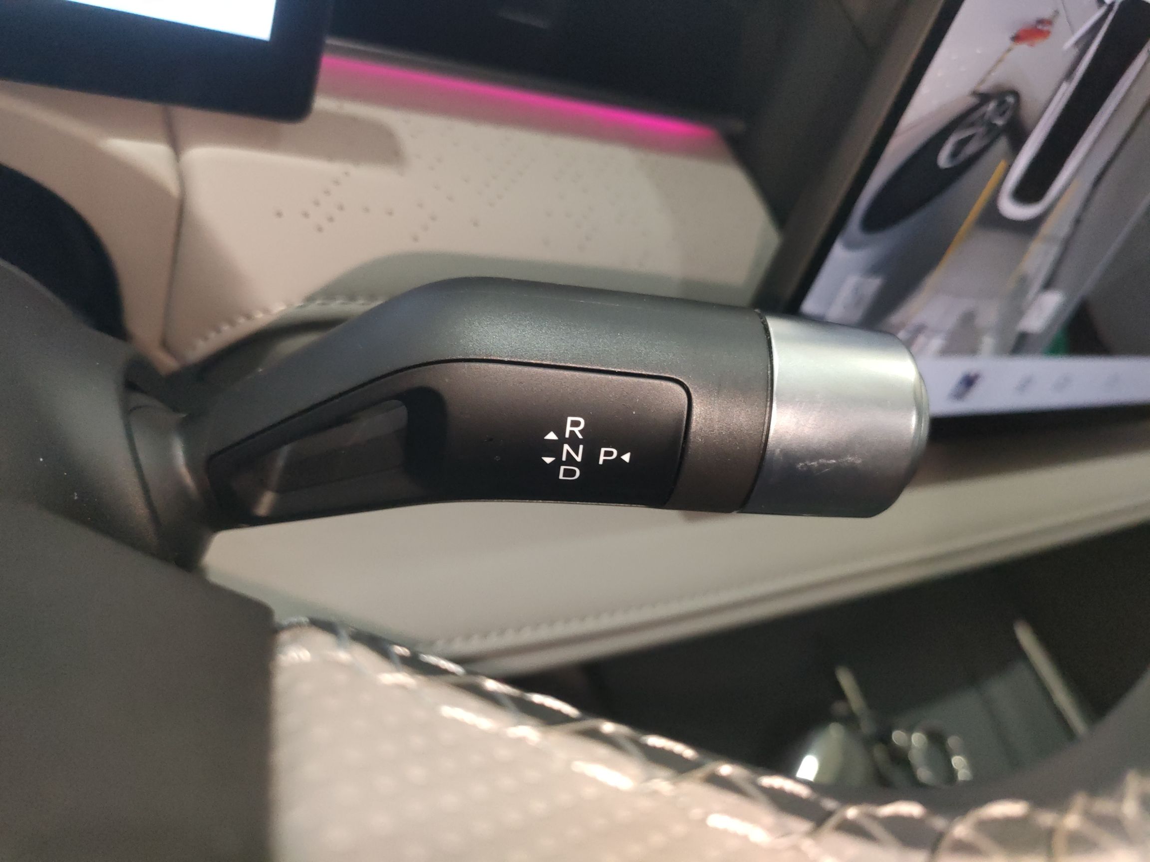 Geely Galaxy 8 2025 130km EM-i Deluxe Edition — снимка 16