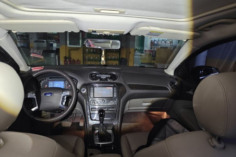 Used Ford Mondeo 2011 2.0L GTDi 200 Luxury Edition Center Console