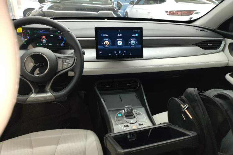 Used BYD Seal 05 DM-i 2025 DM-i Smart Drive 55KM Luxury Model Center Console