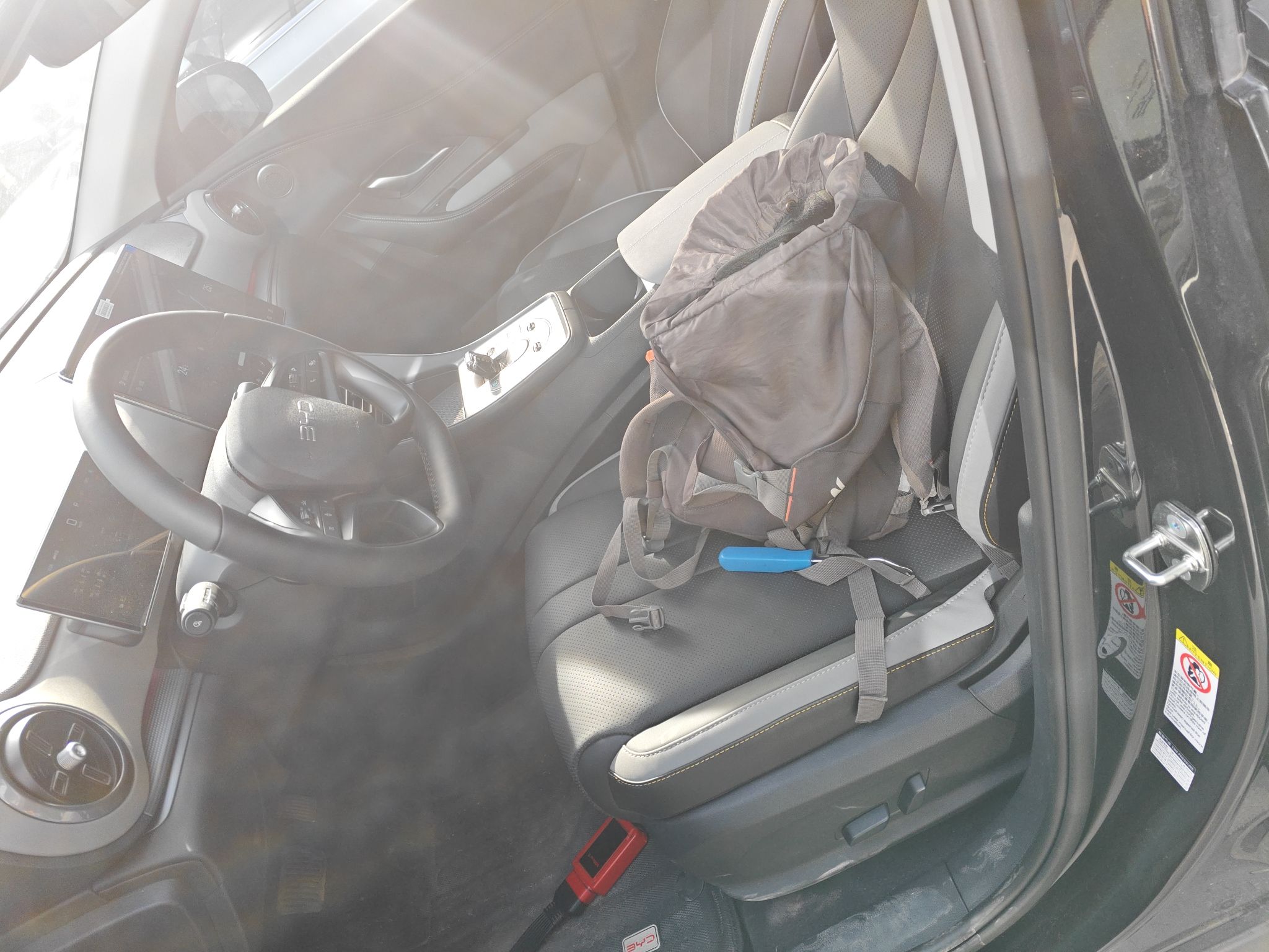 المقاعد الأمامية داخل السيارة