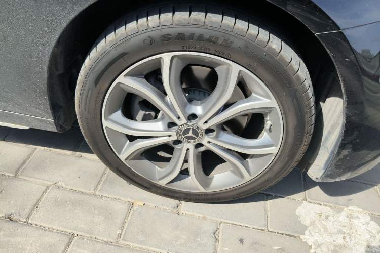 Used Mercedes-Benz E-Class 2023 E 300 L Sport Luxury Edition Right Front Wheel Hub