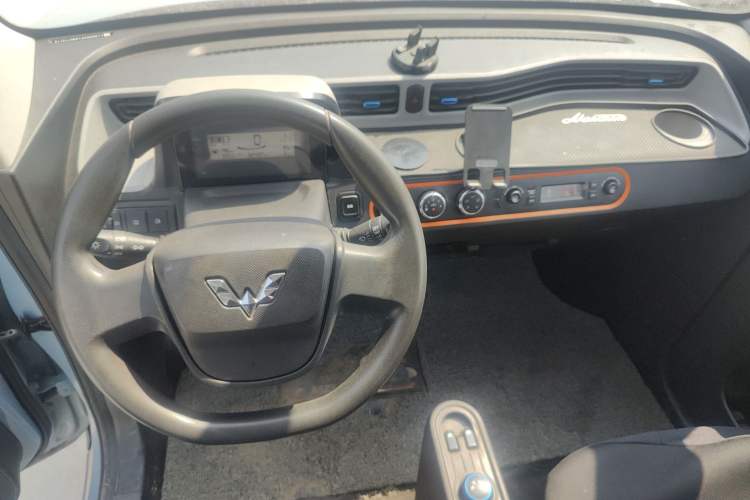 Used Wuling Hongguang MINIEV 2022 Zizai Version Lithium Iron Phosphate Center Console