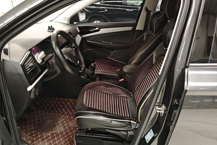 Used Jetta VS5 2022 280TSI Manual Advanced Trim Left Front Seat