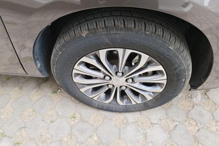 Used Buick GL8 2022 Land Cruiser Executive Class 652T Comfort Model Exterior 4