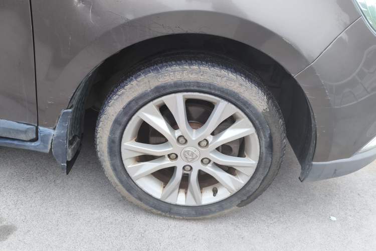 Used Baojun 730 2014 1.5L manual Comfort ESP version 7 seats Right Front Wheel Hub